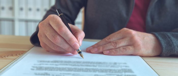 businesswoman-signing-contract-and-business-partne-U8MC9P6.jpeg